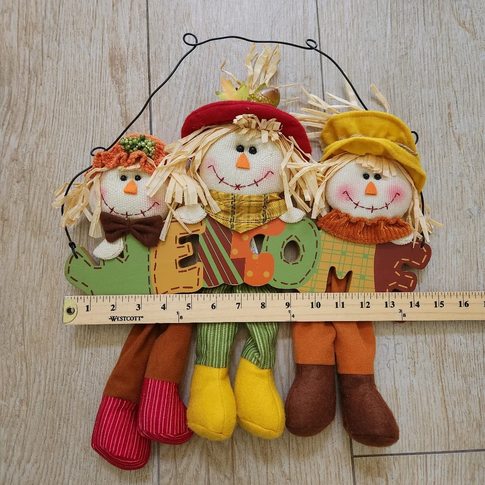 Harvest scarecrow welcome